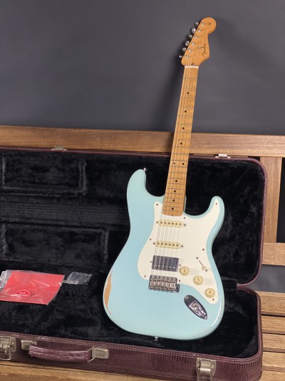 Fender Limited Edition Vintera Road Worn HSS Sonic Blue